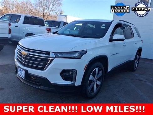 Used 2023 Chevrolet Traverse LT w/ LT Premium Package image 3