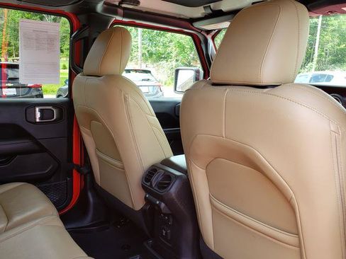 Used 2018 Jeep Wrangler Unlimited Sahara w/ Dual Top Group AWD/4WD image 18