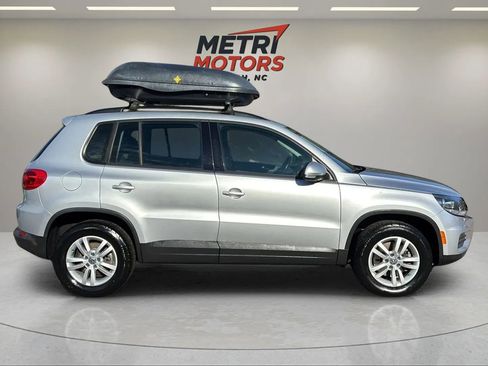 Used 2016 Volkswagen Tiguan S image 2