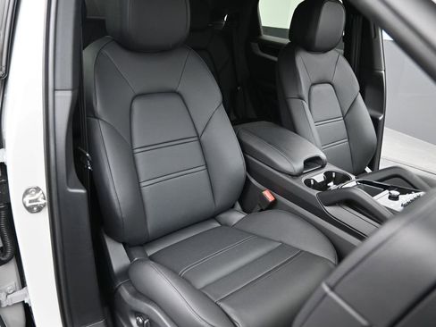 New 2025 Porsche Cayenne Coupe image 17