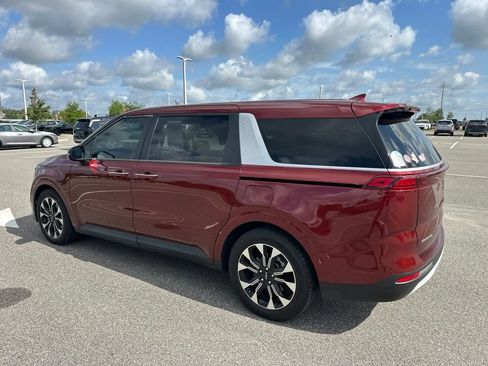 Used 2023 Kia Carnival EX FWD image 10