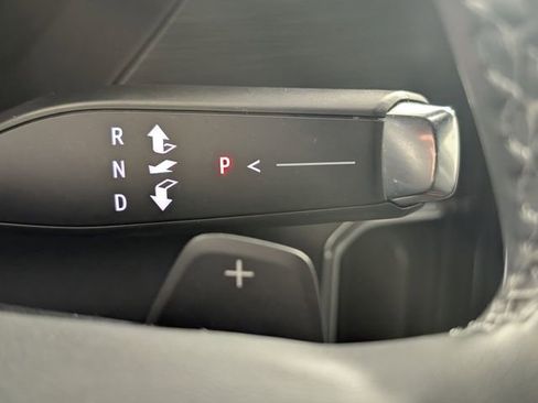 Used 2025 GMC Acadia Elevation image 23