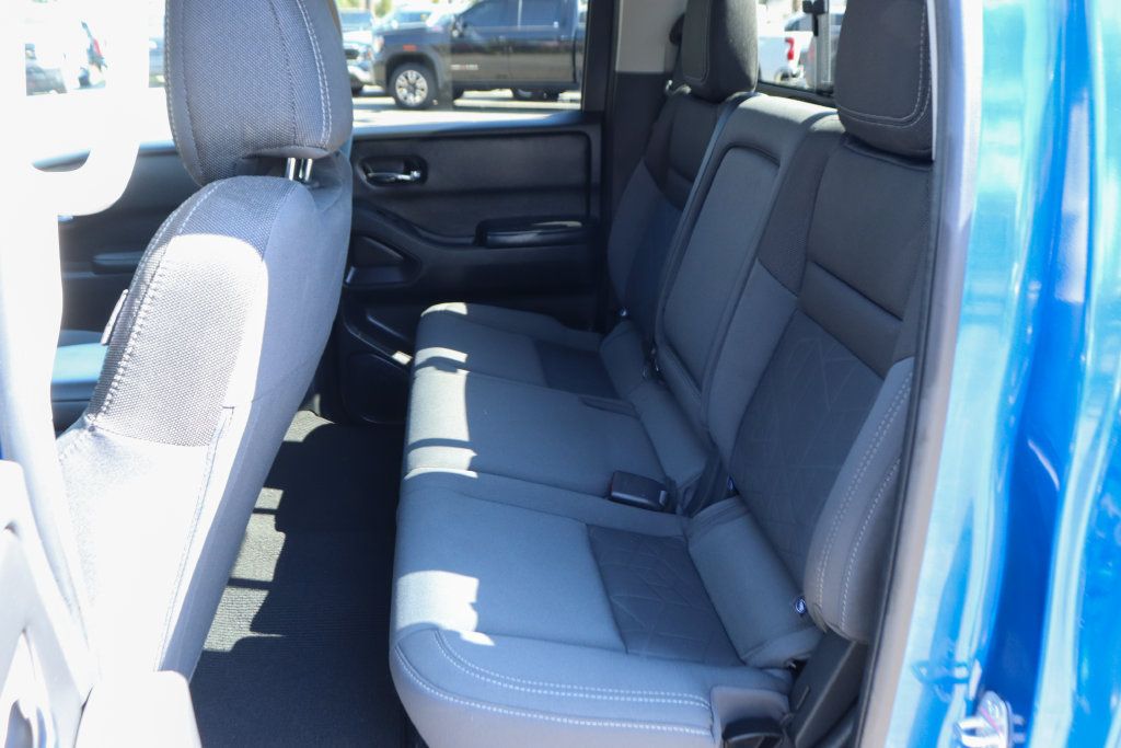 Used 2025 Nissan Frontier SV RWD image 34