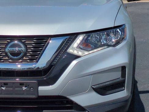 Used 2019 Nissan Rogue SV w/ Premium Package FWD image 6