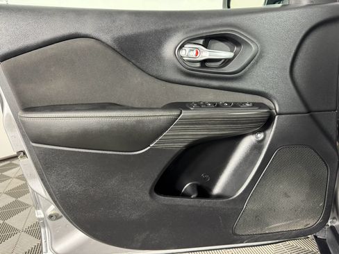 Used 2017 Jeep Cherokee Sport AWD/4WD image 32