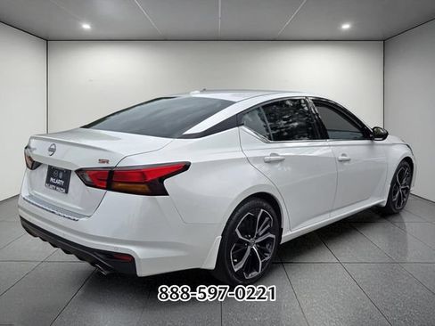 Used 2023 Nissan Altima 2.5 SR w/ SR Premium Package FWD image 5