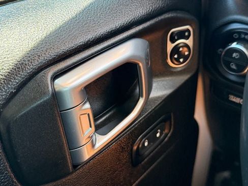 Used 2020 Jeep Gladiator Overland AWD/4WD image 26