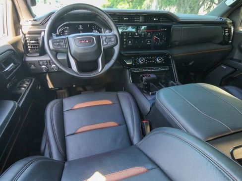 Used 2025 GMC Sierra 1500 AT4 w/ AT4 Premium Package AWD/4WD image 16