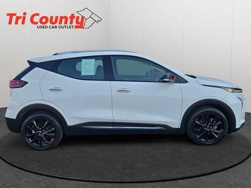 Used 2023 Chevrolet Bolt EUV Premier w/ Sun & Sound Package FWD image 9