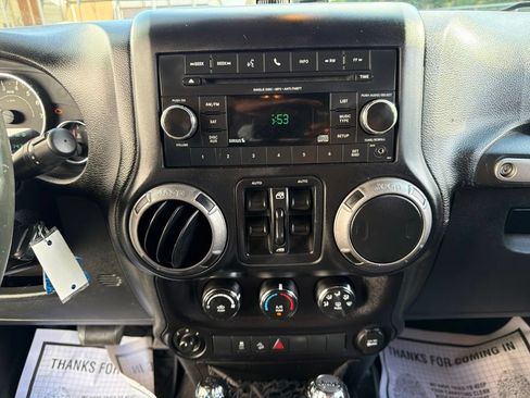 Used 2015 Jeep Wrangler Unlimited Sport w/ Quick Order Package 24S AWD/4WD image 24