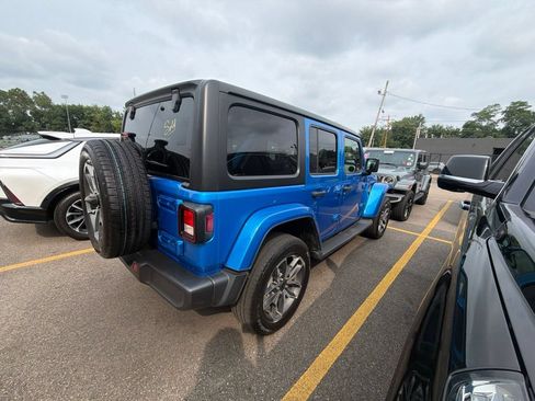 Used 2024 Jeep Wrangler Unlimited w/ Convenience Group AWD/4WD image 6
