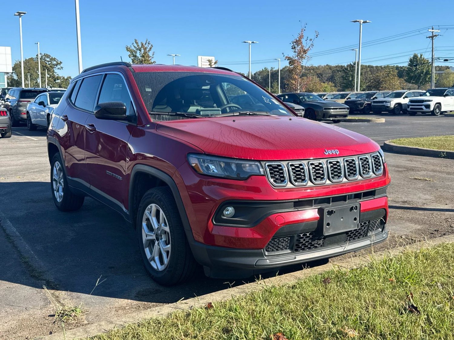 Used 2025 Jeep Compass Latitude AWD/4WD image 1