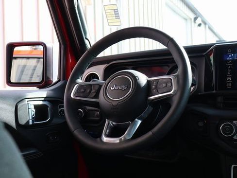 Used 2025 Jeep Wrangler Unlimited Sahara image 46