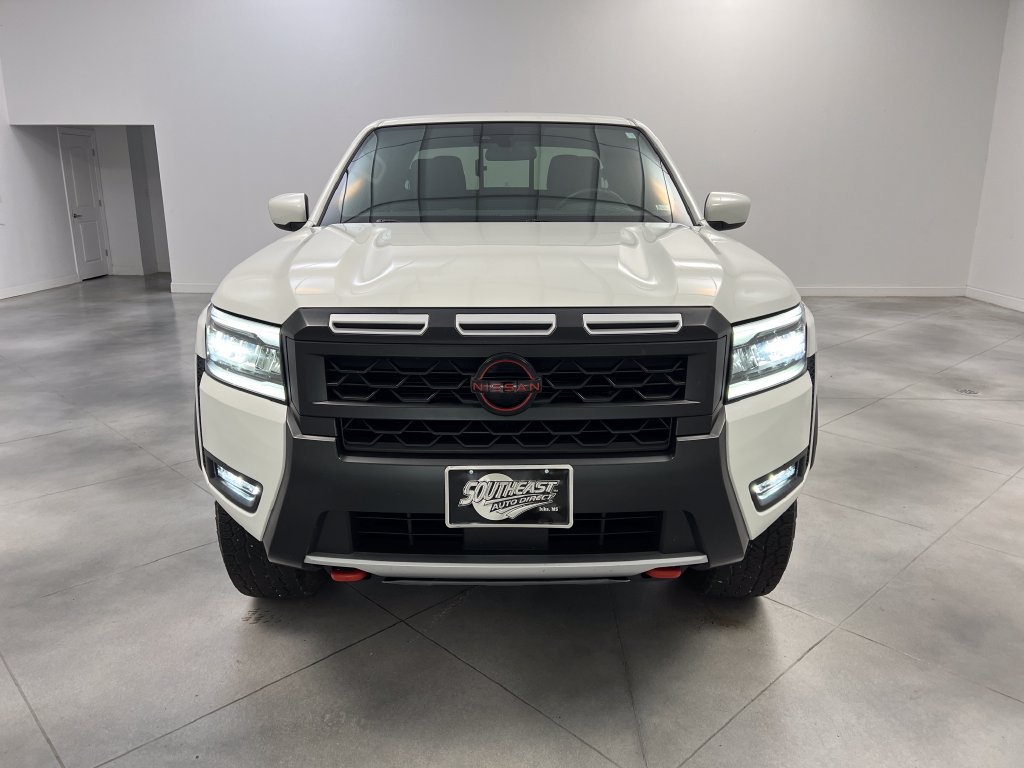 Used 2026 Nissan Frontier PRO-4X AWD/4WD image 3