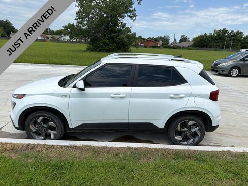 Used 2022 Hyundai Venue SEL w/ Cargo Package FWD image 8