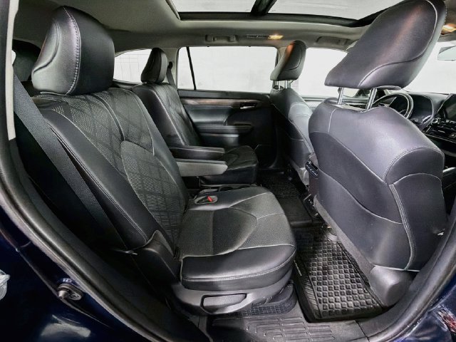 Used 2021 Toyota Highlander Platinum AWD/4WD image 27