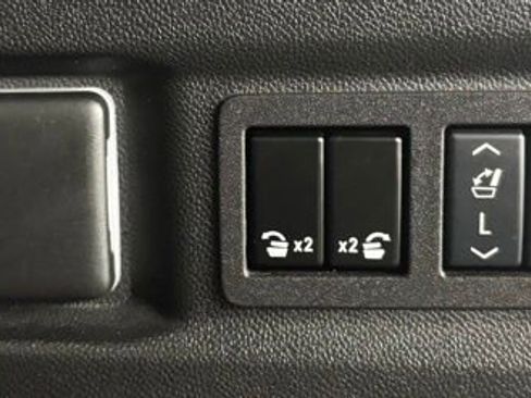 Used 2024 GMC Yukon AT4 w/ Technology Package AWD/4WD image 38
