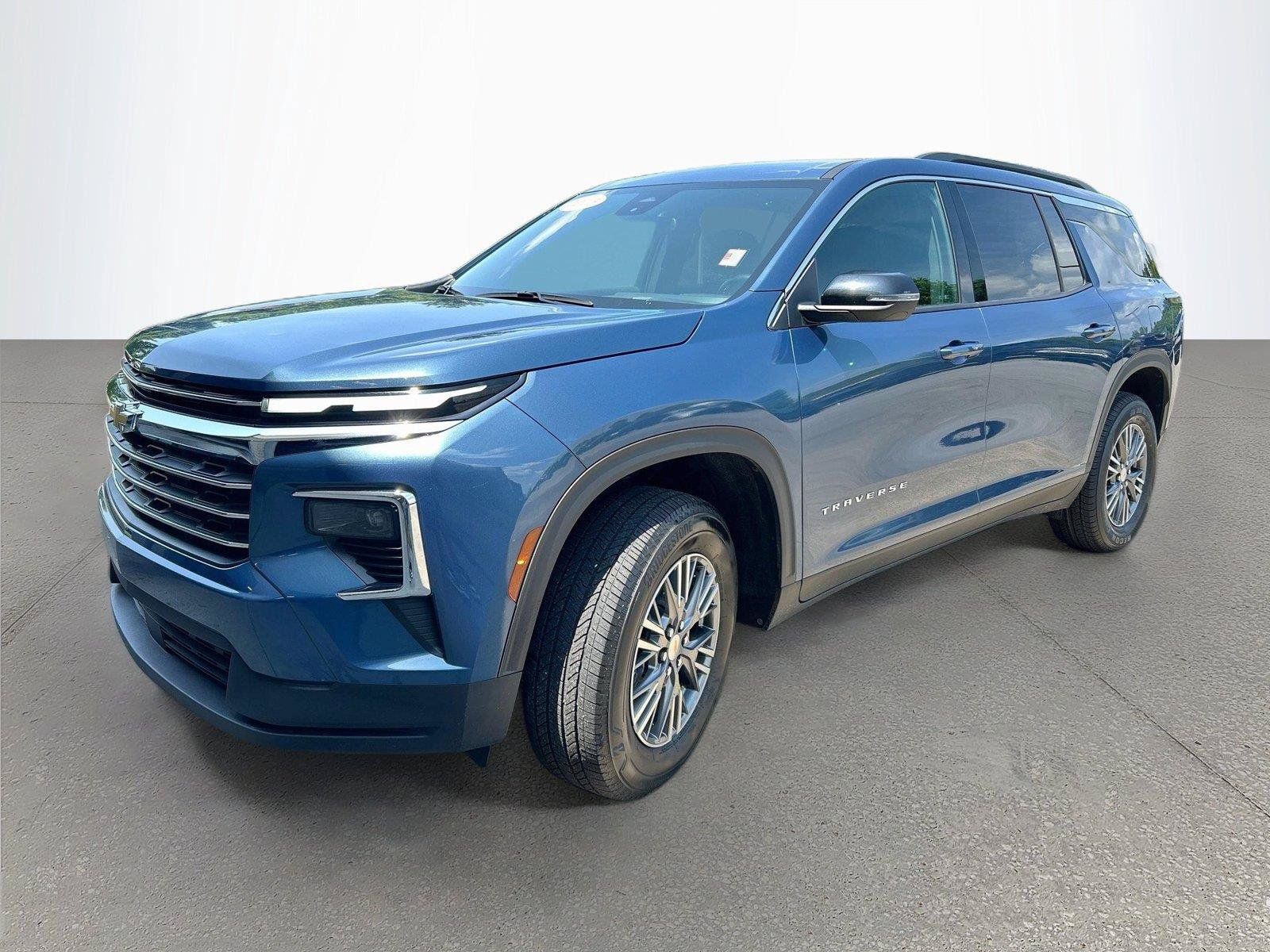 Used 2025 Chevrolet Traverse LT FWD image 8
