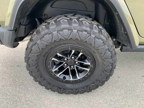 Used 2025 Jeep Wrangler Unlimited Rubicon AWD/4WD image 9