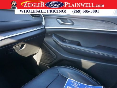 Used 2023 Jeep Grand Cherokee Limited image 35
