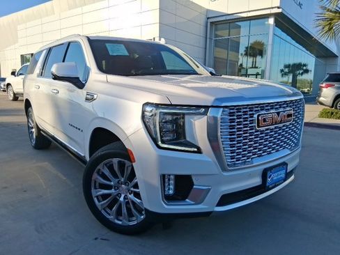 Used 2023 GMC Yukon XL Denali w/ LPO, Floor Liner Package image 1
