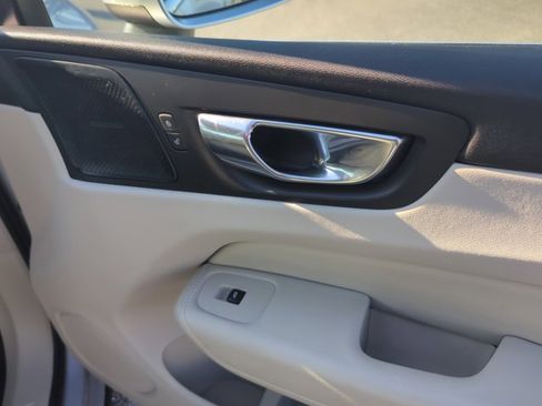 Used 2020 Volvo XC60 T6 Momentum w/ Protection Package Premier AWD/4WD image 28