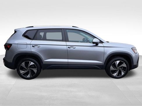 New 2025 Volkswagen Taos SE AWD/4WD image 4