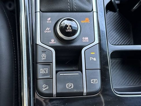 Used 2025 Kia Sorento SX AWD/4WD image 28