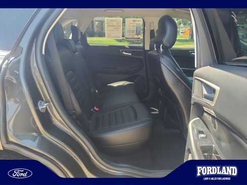 Used 2019 Ford Edge SEL w/ Equipment Group 201A AWD/4WD image 18