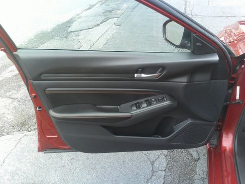 Used 2021 Nissan Altima 2.5 SR w/ SR Premium Package AWD/4WD image 16
