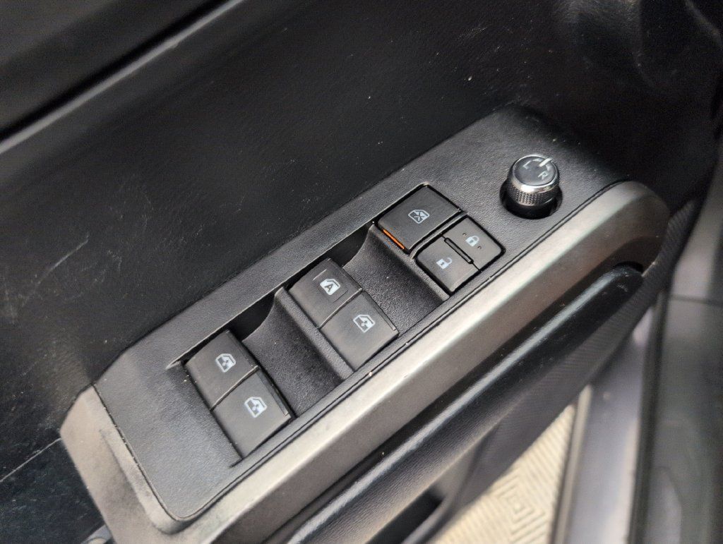 Used 2018 Toyota Tacoma SR5 RWD image 28