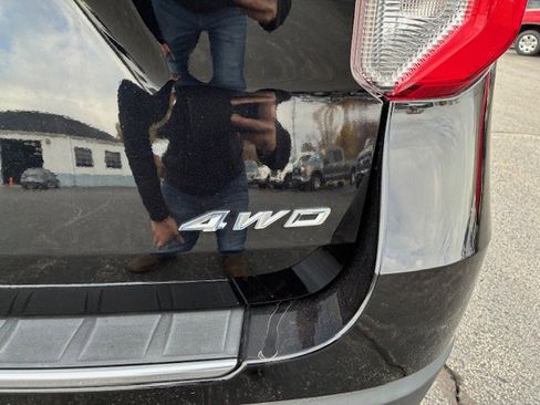 Used 2021 Ford Explorer Platinum w/ Equipment Group 601A image 11