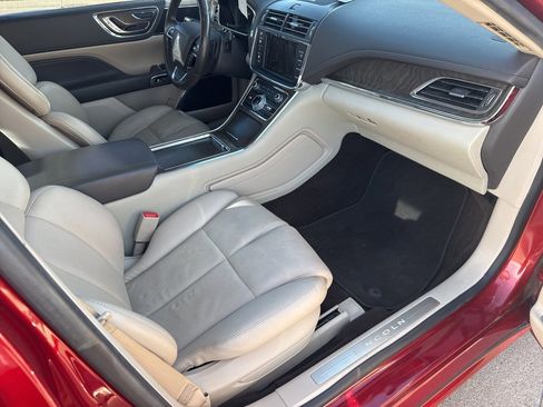 Used 2019 Lincoln Continental Select image 50