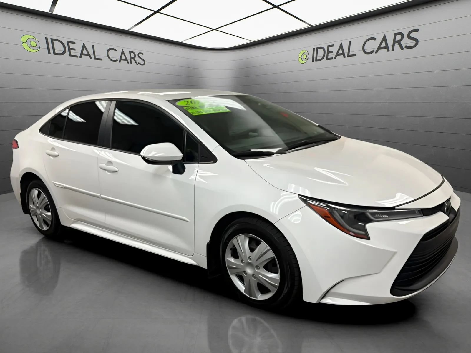 Used 2023 Toyota Corolla LE w/ Carpet Mat Package (TMS) FWD image 4