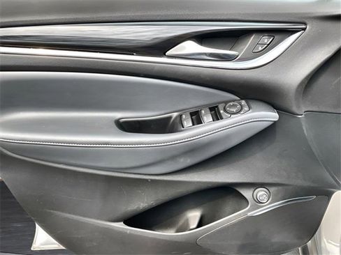 Used 2022 Buick Enclave Essence image 22