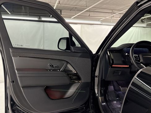 Used 2024 Land Rover Range Rover Sport SE image 5