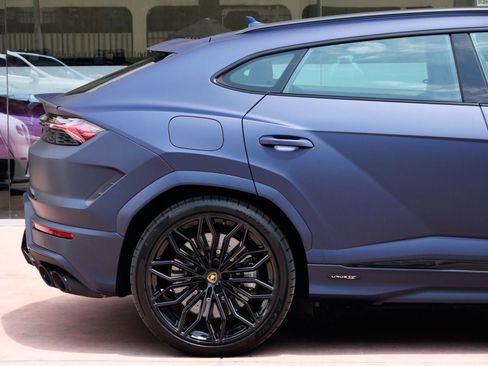 Used 2025 Lamborghini Urus SE image 13