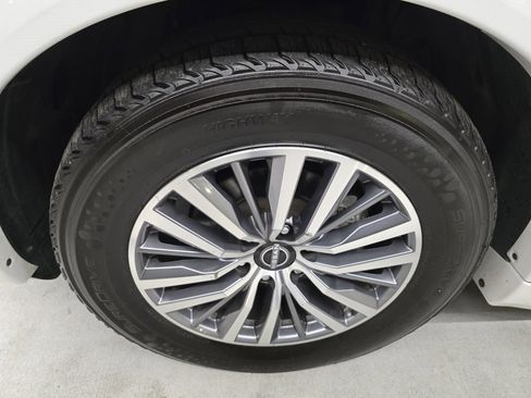 Used 2023 Nissan Armada SL w/ Captain's Chairs Package image 10