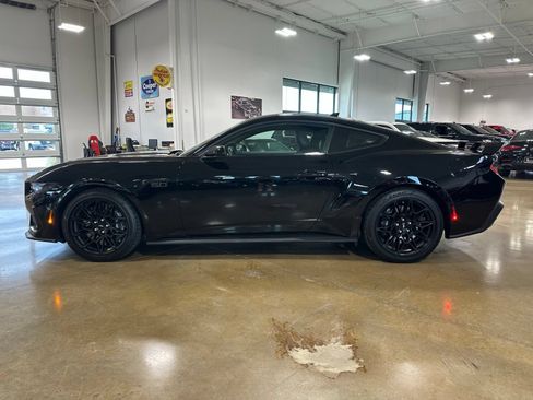 Used 2025 Ford Mustang GT Premium w/ GT Performance Package RWD image 5