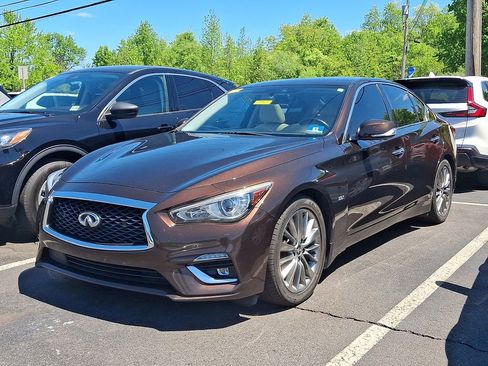 Used 2018 INFINITI Q50 Luxe w/ Sensory Package (Luxe) RWD image 3