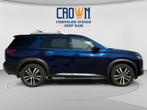 Used 2024 Nissan Pathfinder Platinum w/ Cargo Package AWD/4WD image 2