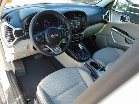 Used 2021 Kia Soul LX FWD image 11
