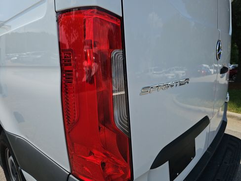 Used 2023 Mercedes-Benz Sprinter 2500 image 34