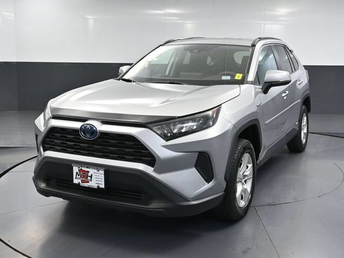 Used 2019 Toyota RAV4 LE w/ Carpet Mat Package AWD/4WD image 12