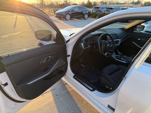 Used 2019 BMW 330i Sedan w/ Premium Package image 9