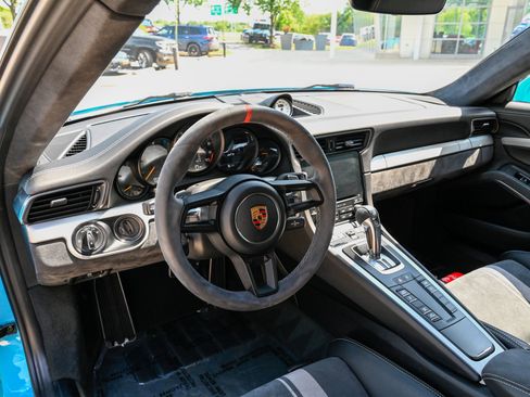 Used 2018 Porsche 911 GT3 RWD image 16