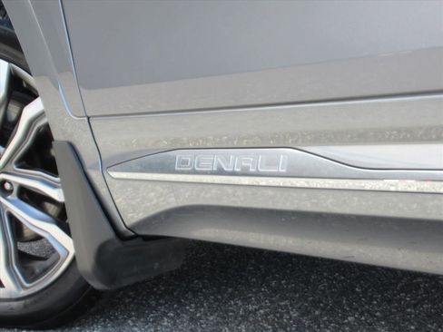 Used 2018 GMC Terrain Denali w/ Advanced Safety Package image 8