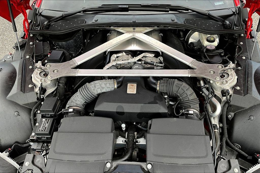 Used 2022 Aston Martin V8 Vantage Coupe RWD image 31
