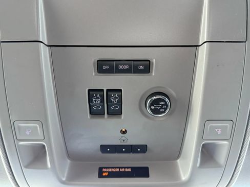 Used 2017 GMC Yukon SLT w/ Open Road Package AWD/4WD image 29