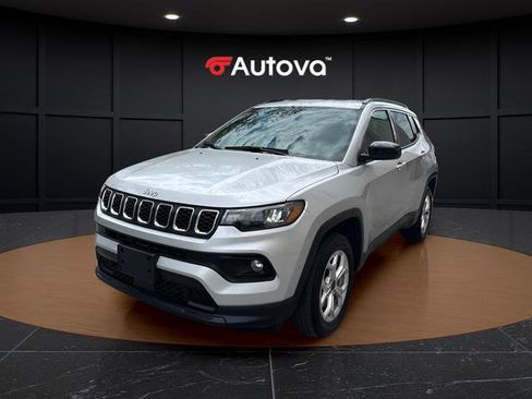 Used 2025 Jeep Compass Latitude AWD/4WD image 1